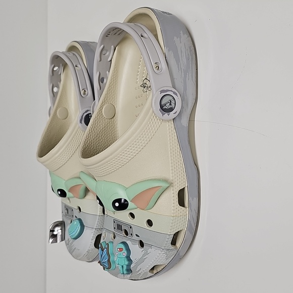 Crocs Star Wars Grogu Classic Clog, Mens Size 7 Womens Size 9, Almost New - Picture 6 of 13
